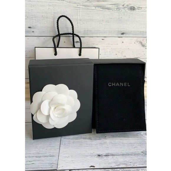 🛑SOLD🛑Authentic Rare Chanel CC Silver Crystal - Picture 12 of 12